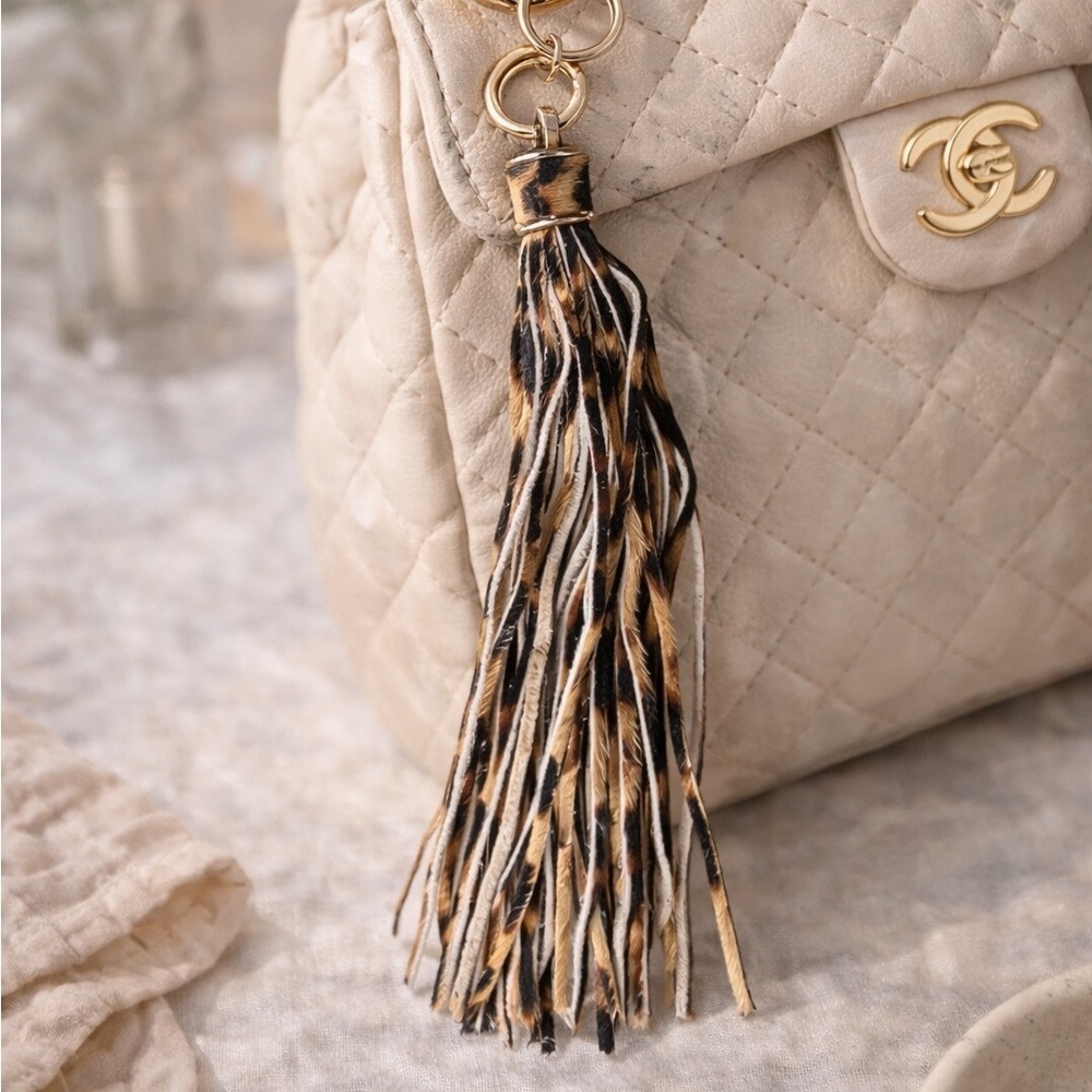 🐆Clover- Animal Print Tassel Keychain | Bag Charm | Neutral Leopard | Gold Ring - Picture 7 of 7